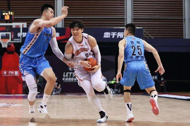 上海男篮主帅战术妙传，带领球队夺冠