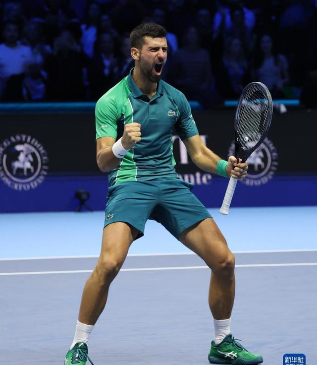網球比賽中，西班牙選手力挫對手