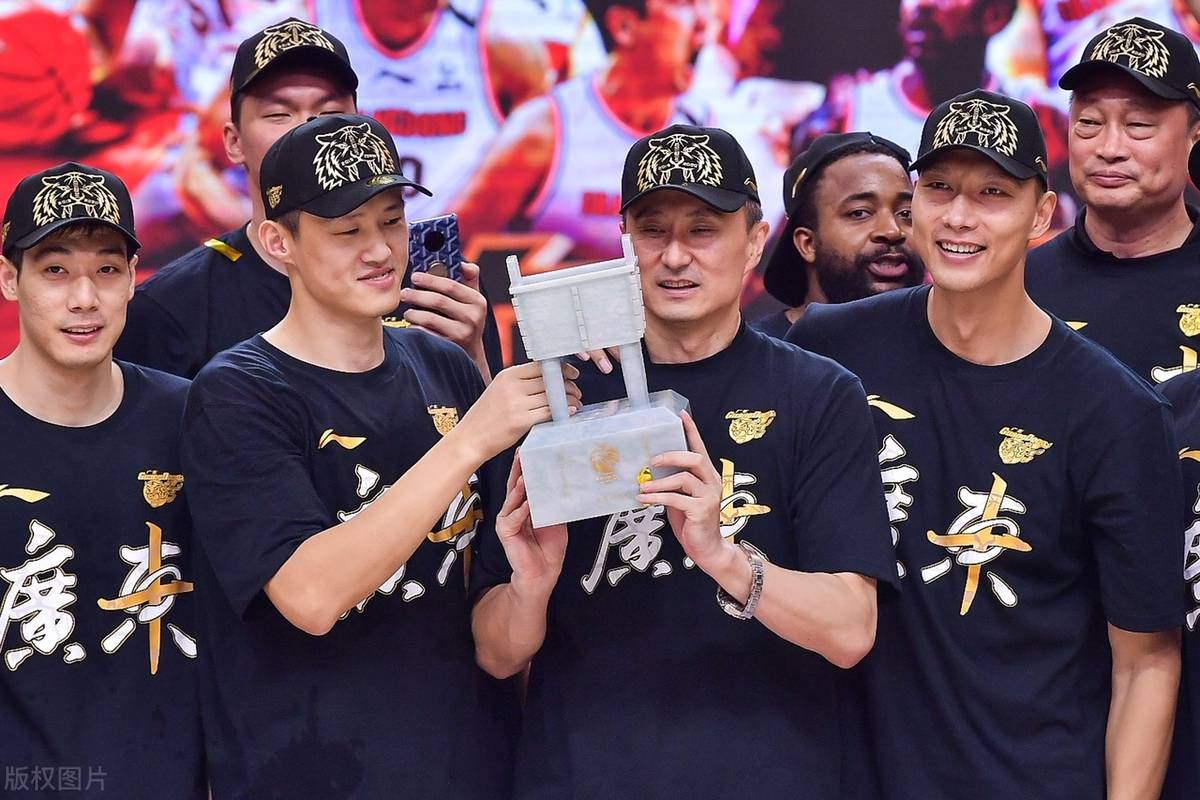 汉堡客场力克对手，继续向前迈进！