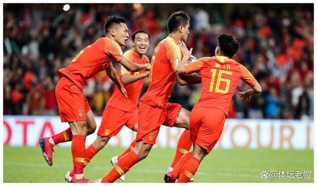 国内球队在比赛中全力以赴，不惧对手