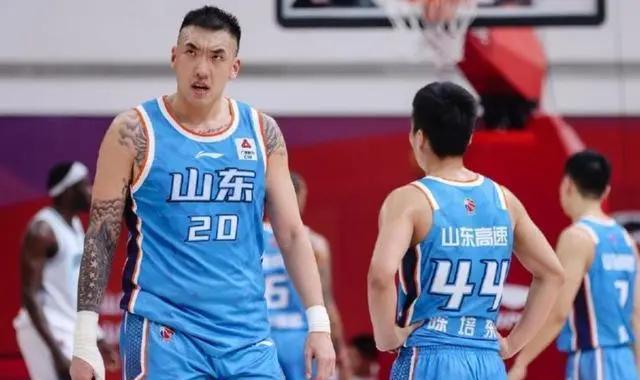 国内杰出篮球教练荣获国际殊荣，备受瞩目