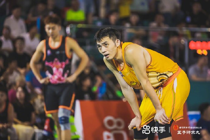 比赛中球员的壮举让观众叹为观止